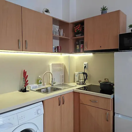 Orange On Sunny Day 6 Complex Apartment